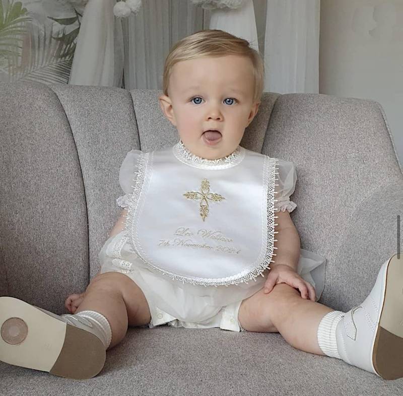 Weiße Creme Oder Elfenbein Baby Baptizm Taufe Lätzchen Mit Namen Personalisiert Und Jedem Kreuz Design Katholisch-Orthodoxe Verschönert von Etsy - LyuboveChristenings