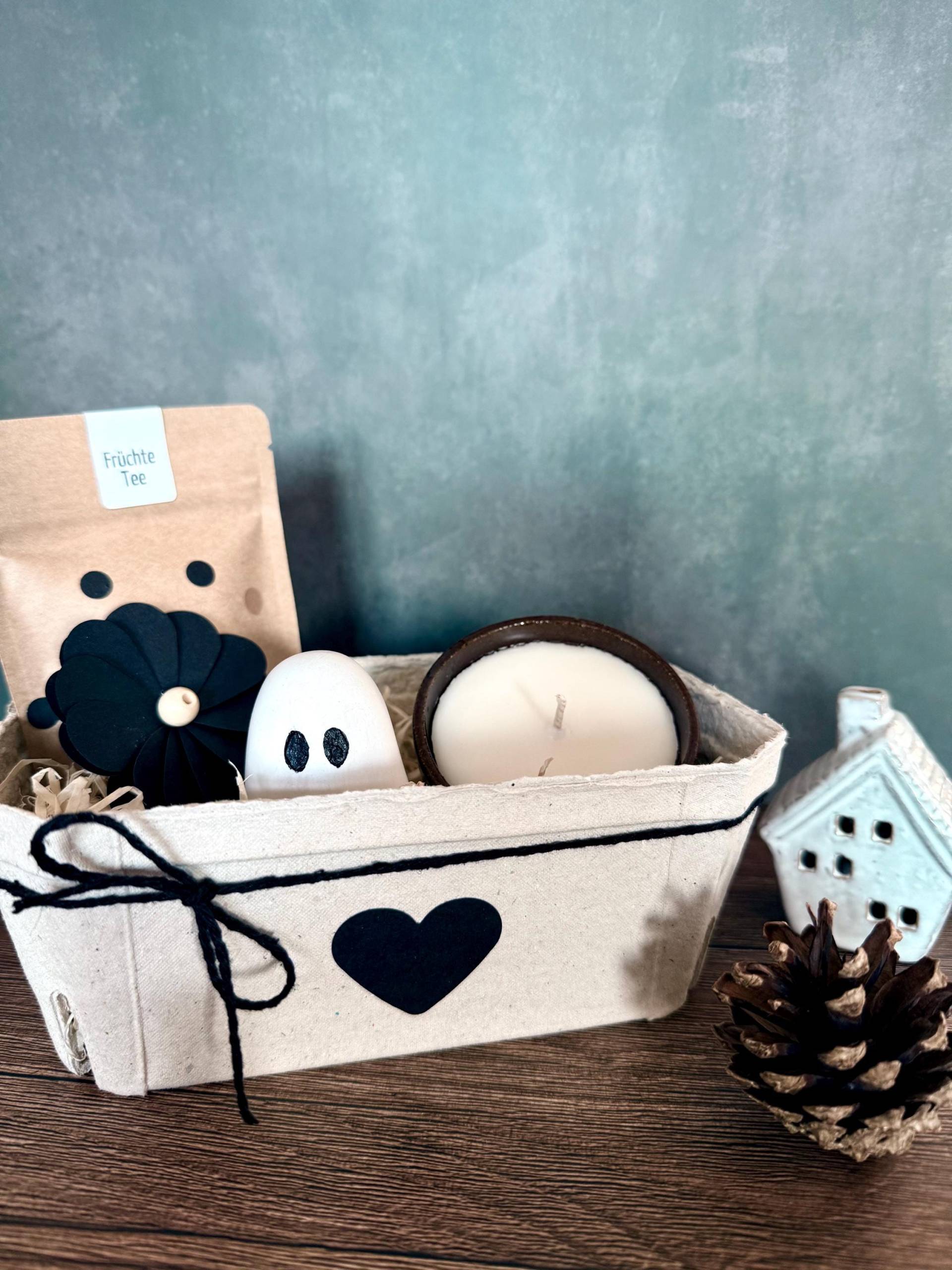 Süßes Oder Saures - Halloween Geschenkset Herbst Geschenkbox Für Halloweenparty, Geist, Duftkerze, Tee & Gruselblume Trick Or Treat? von Etsy - MADUNICA