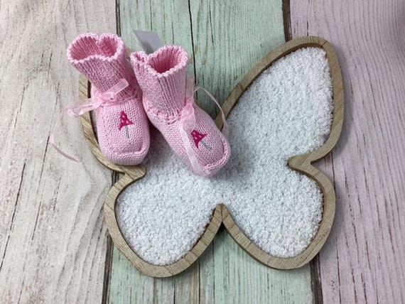 Babyschuhe, Strickschuhe, Strickstiefelchen, Pilze, Stickerei, Mit Verpackung von Etsy - MANAStrickdesign