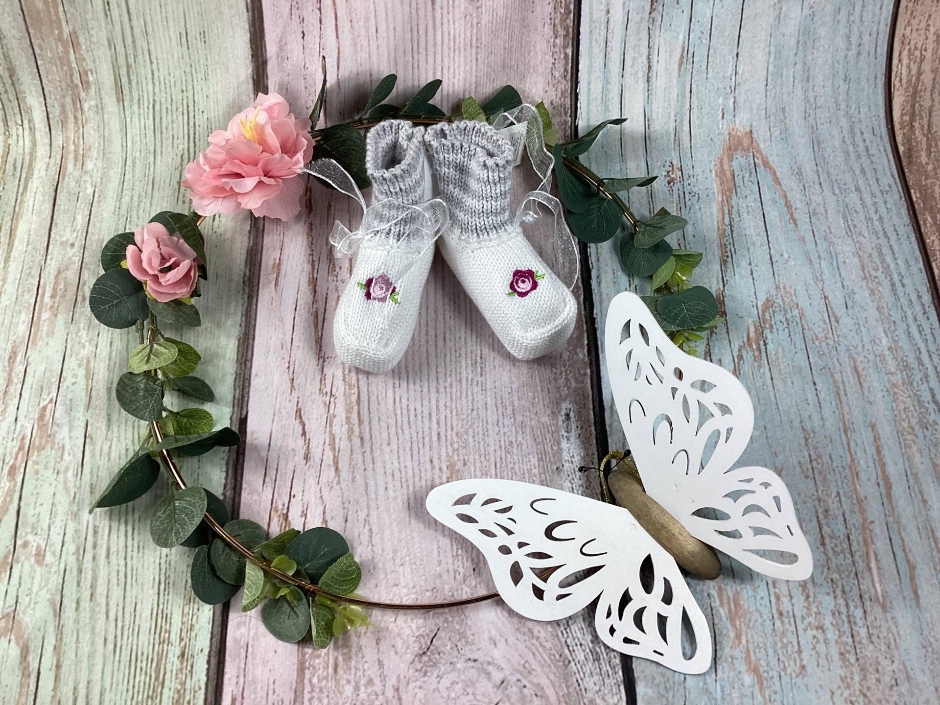 Babyschuhe, Strickschuhe, Strickstiefelchen, Rosen, Mit Verpackung Babyschuhe, Strickschuhe, Strickstiefelchen, Rosen, Mit Verpackung von Etsy - MANAStrickdesign