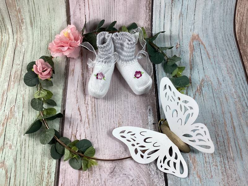 Babyschuhe, Strickschuhe, Strickstiefelchen, Rosen, Mit Verpackung Babyschuhe, Strickschuhe, Strickstiefelchen, Rosen, Mit Verpackung von Etsy - MANAStrickdesign