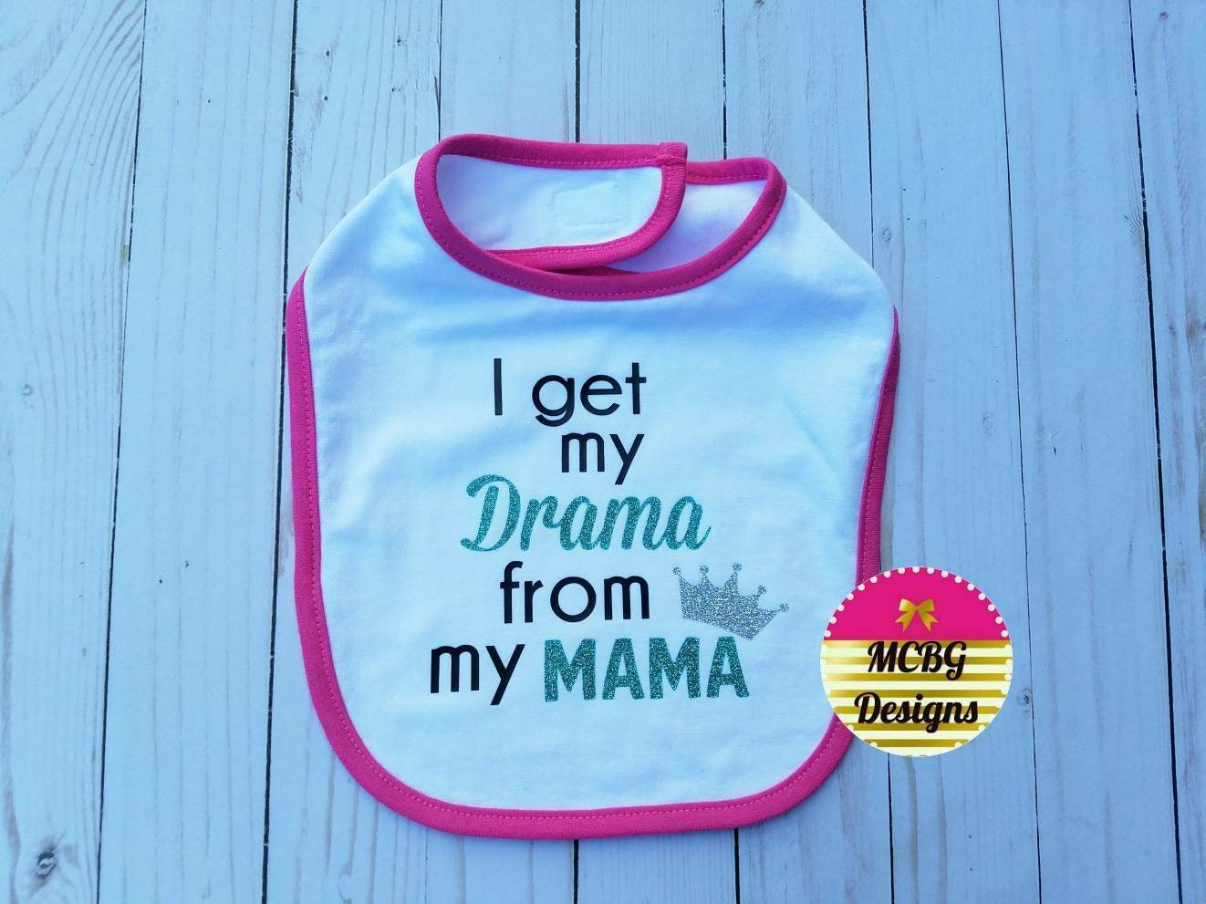 Ich Bekomme Mein Drama Von Meiner Mama Babylätzchen, Mädchenlätzchen, Lustige Babysachen, Babyartikel, Babypartygeschenk, Babymädchengeschenk von Etsy - MCBGDesigns
