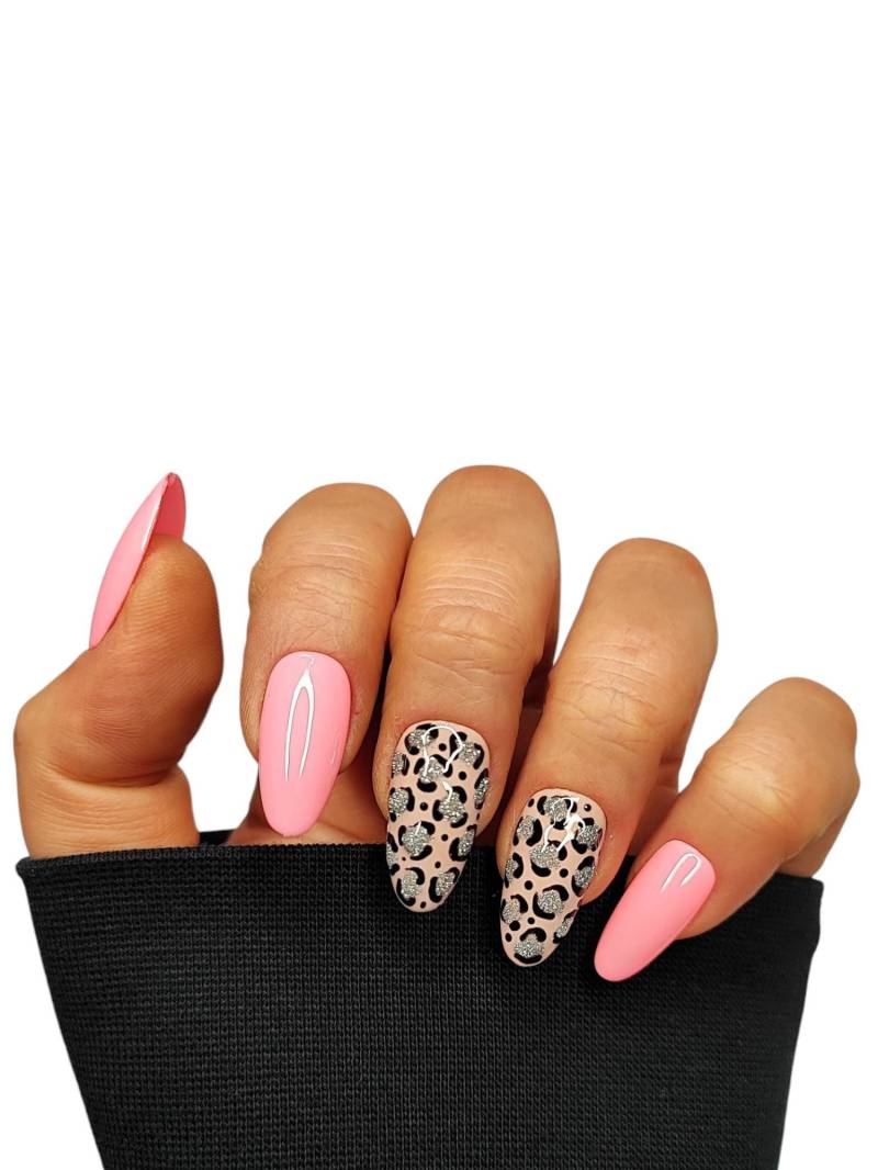 Rosé Leopard Dreams - Elegante Press On Nägel Im Animal Print | Mevanails von Etsy - MEVANAILS