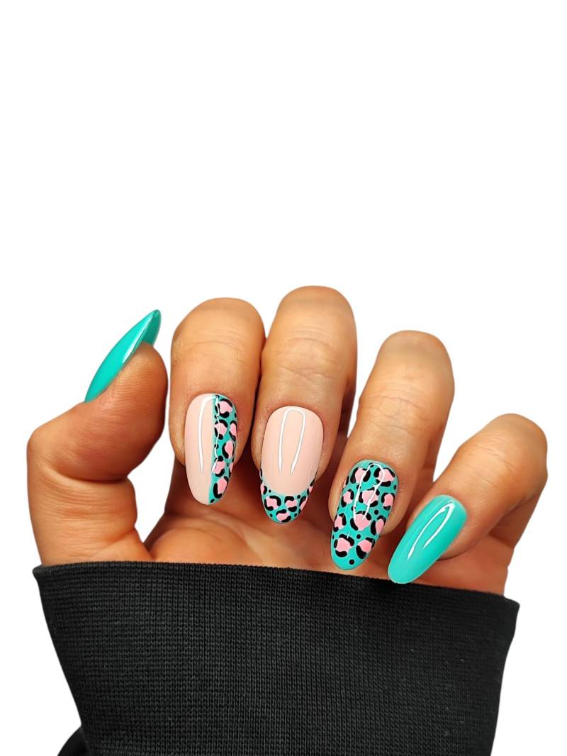 Tropical Leopard - Bunte Press On Nägel Im Animal Print | Mevanails von Etsy - MEVANAILS