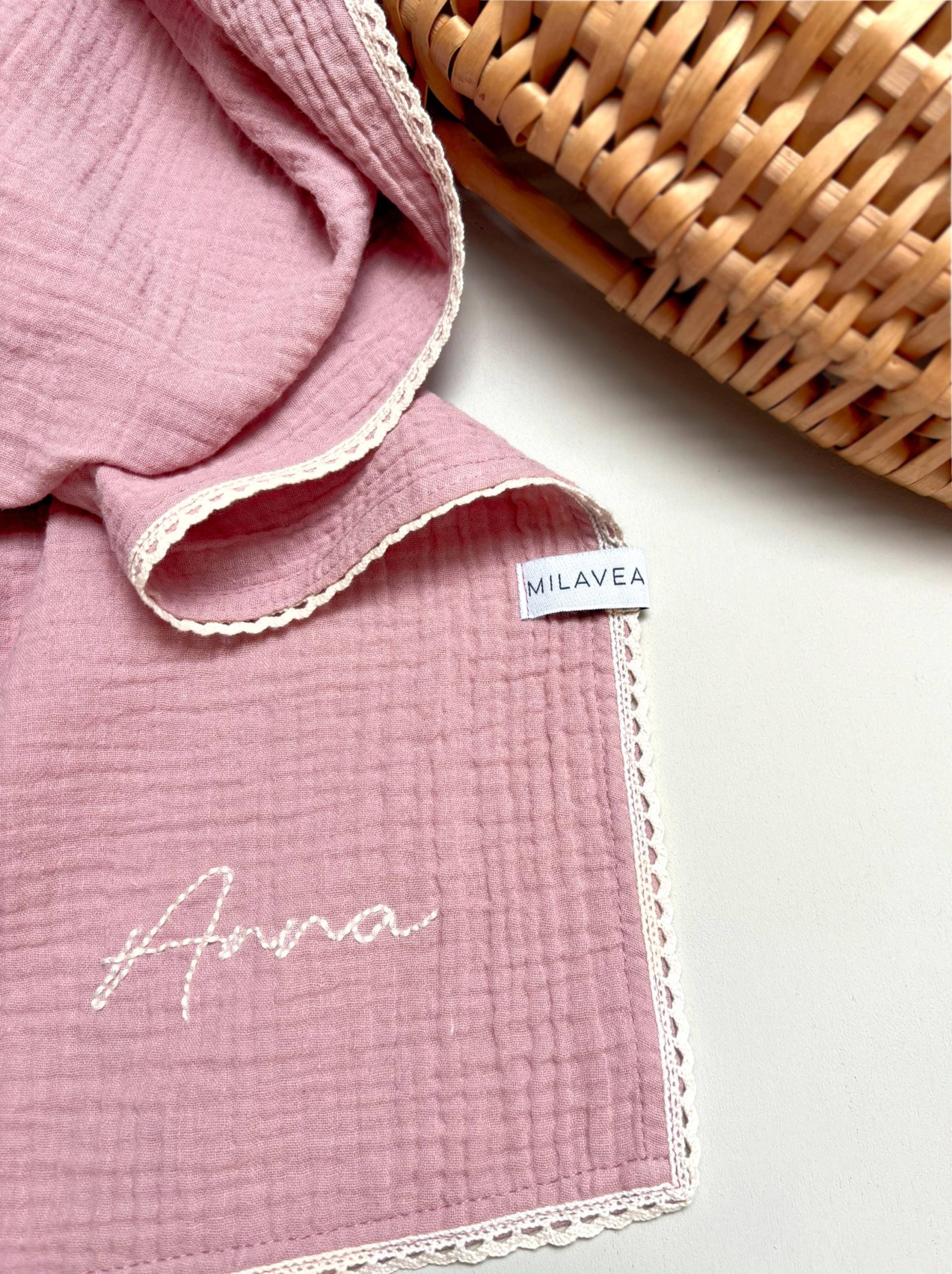 Personalisierte Musselin Babydecke Rosa - Handbestickt Mit Name Geschenk Zur Geburt & Taufe Kuscheltuch Baby Mädchen von Etsy - MILAVEAshop