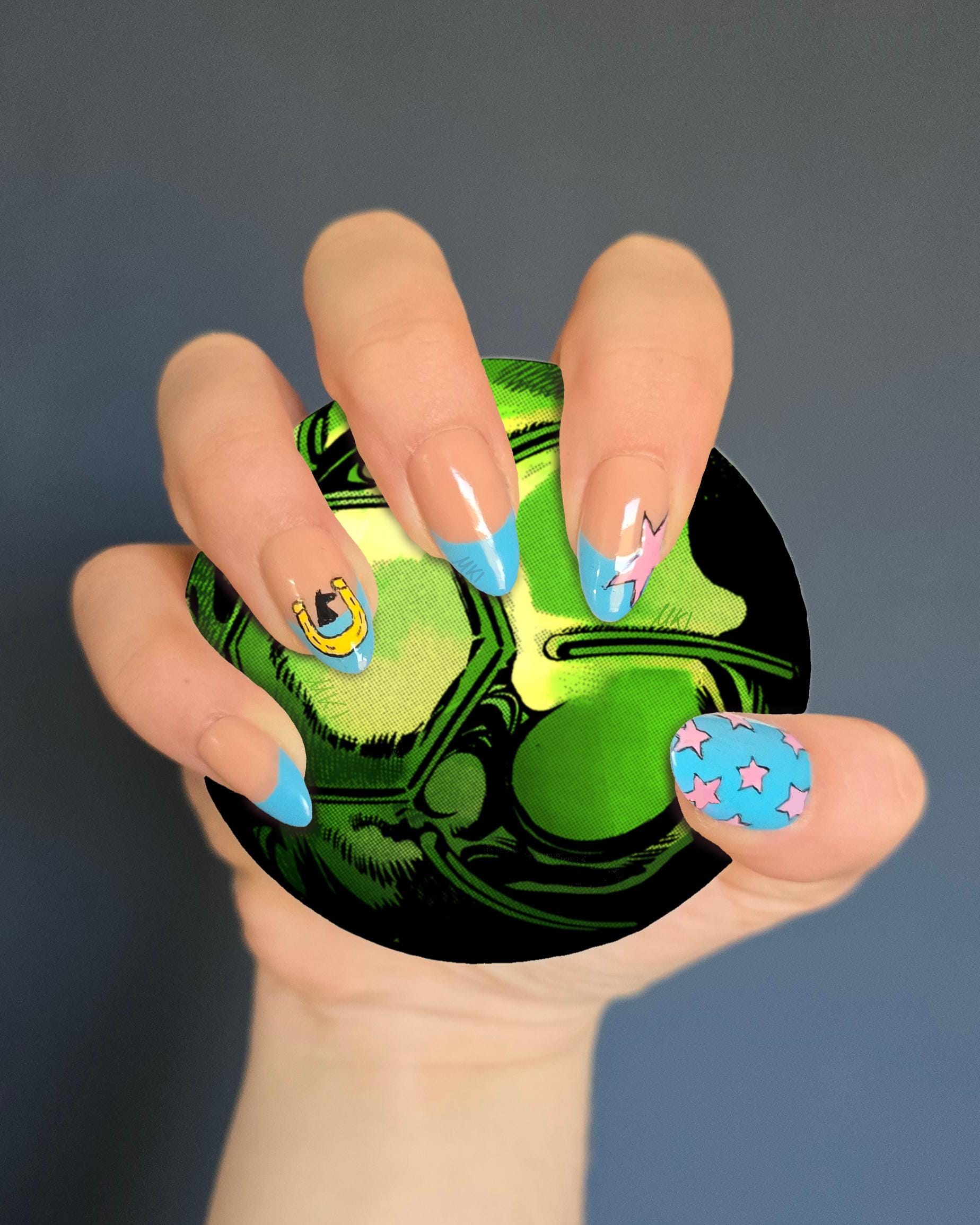 Zweifarbige Johnny Inspirierte Nägel Handbemalt Zweifarbige Johnny Inspirierte Nägel Handbemalt von Etsy - MKInails