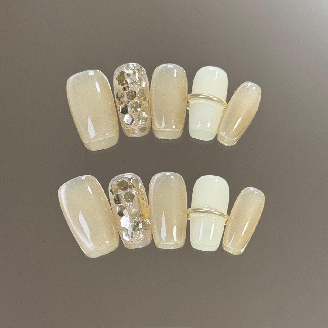 Golden Glimmer Press On Nails Manicure/Reusable/Medium Coffin 22mm von Etsy - MYNAILPRESS