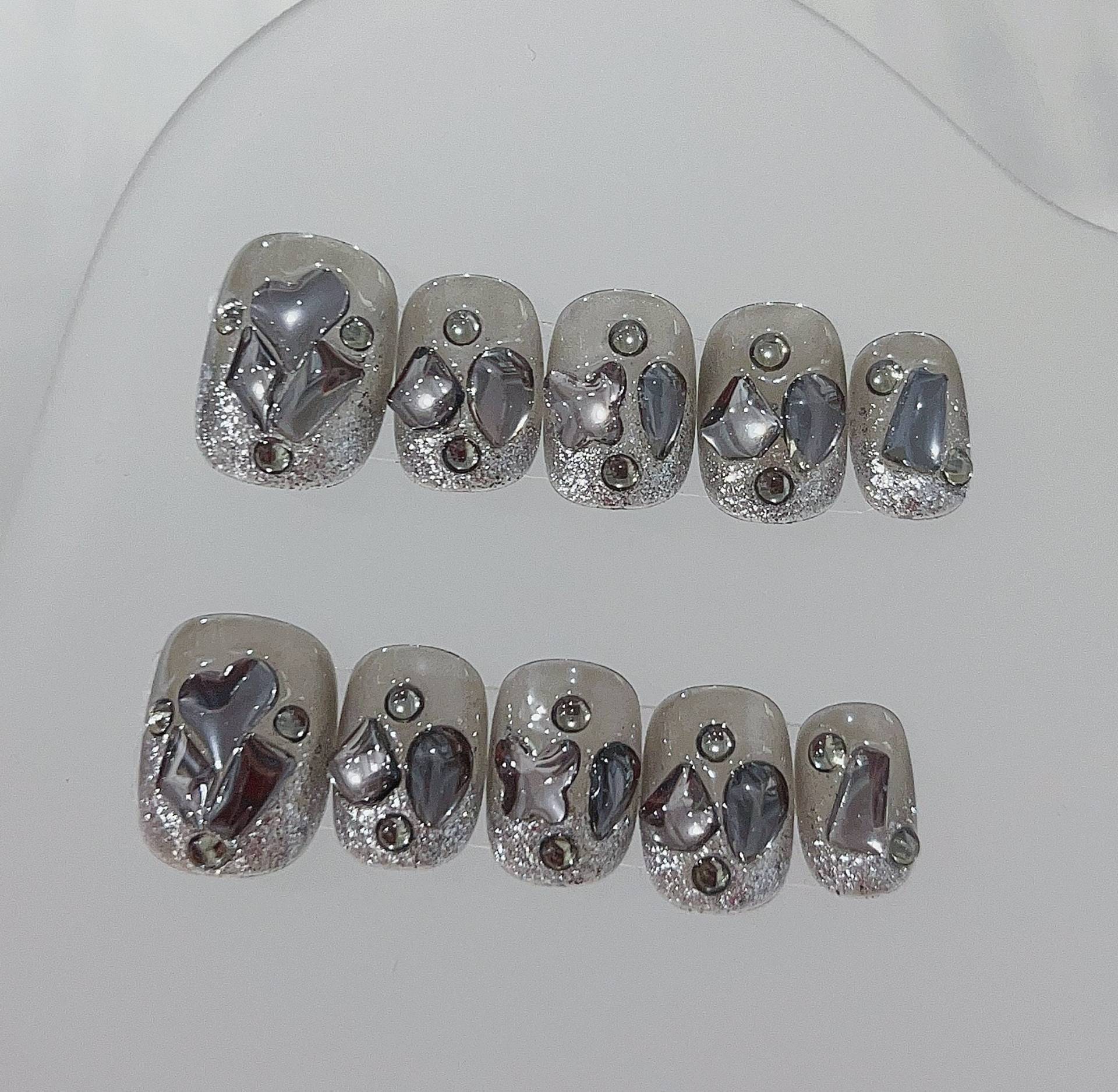 Black Rhinestone Press On Nails Manicure/Reusable Short Squoval 15mm von Etsy - MYNAILPRESS