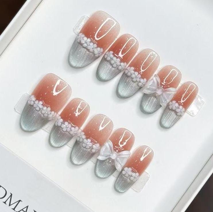 Frosted Petals Press On Nails Manicure/ Reusable/ Medium-Long 22mm von Etsy - MYNAILPRESS
