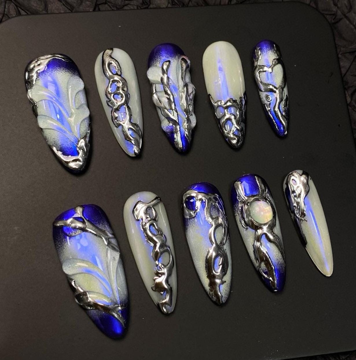Galactic Armor Press On Nails Manicure/ Reusable/ Stiletto Medium 20mm von Etsy - MYNAILPRESS