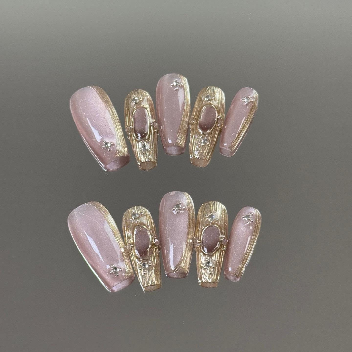 Golden Orchid Press On Nails Manicure/ Reusable/ Almond Shape 24mm von Etsy - MYNAILPRESS