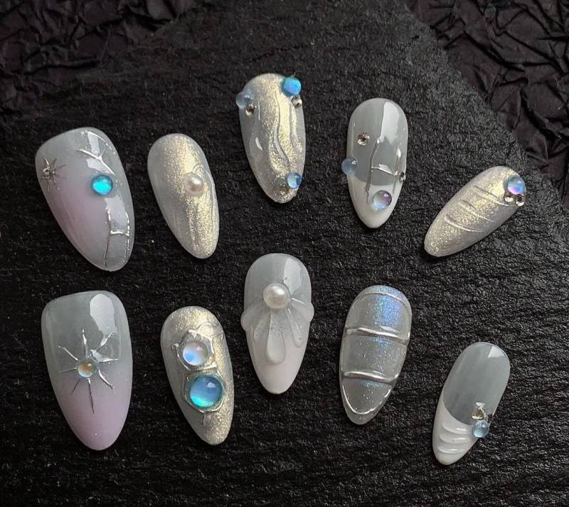 Mystery Mermaid Press On Nails Manicure/Reusable/ Almond Shape 22mm von Etsy - MYNAILPRESS