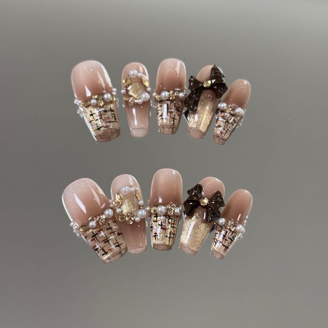 Golden Tweed On Nails Manicure/Reusable Medium Coffin Nail 24mm von Etsy - MYNAILPRESS