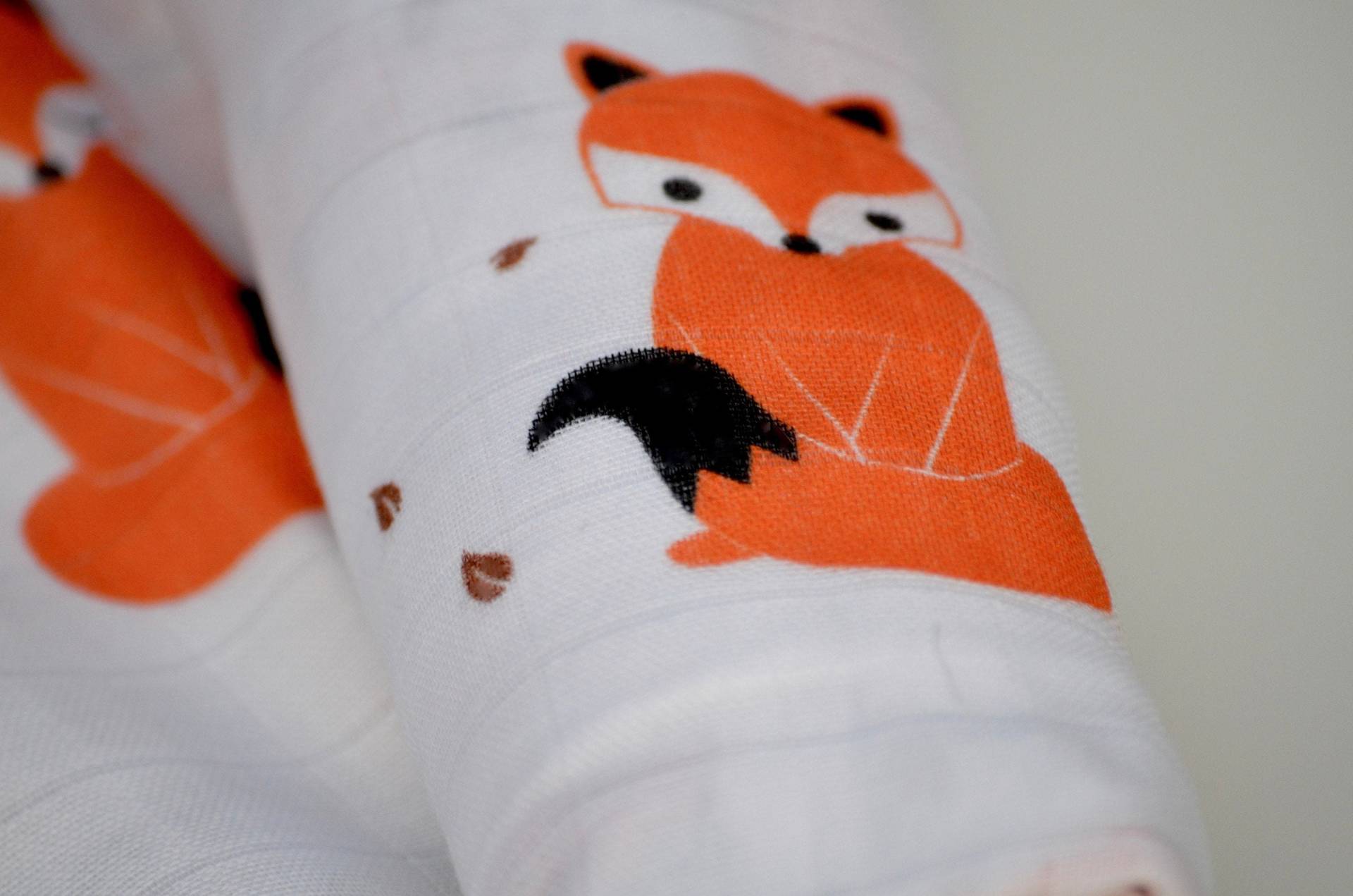 Fenella Der Fuchs-Musselin-Swaddle - Die Aesop's Fables Collection von Etsy - MadPacBabies