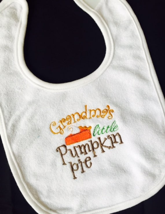 Omas Kleiner Kürbiskuchen Oder Süßer Als Gesticktes Thanksgiving-Baby-Lätzchen von Etsy - MadabellaCouture