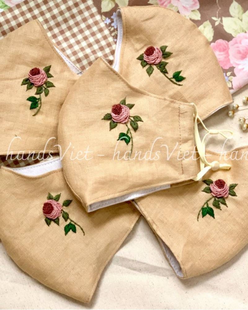 Rose Bestickte Gesichtsmaske Für Frauen, Leinenmaske, Vintage Mit Handgesticktem Stoff von Etsy - MadewithloveByCherry