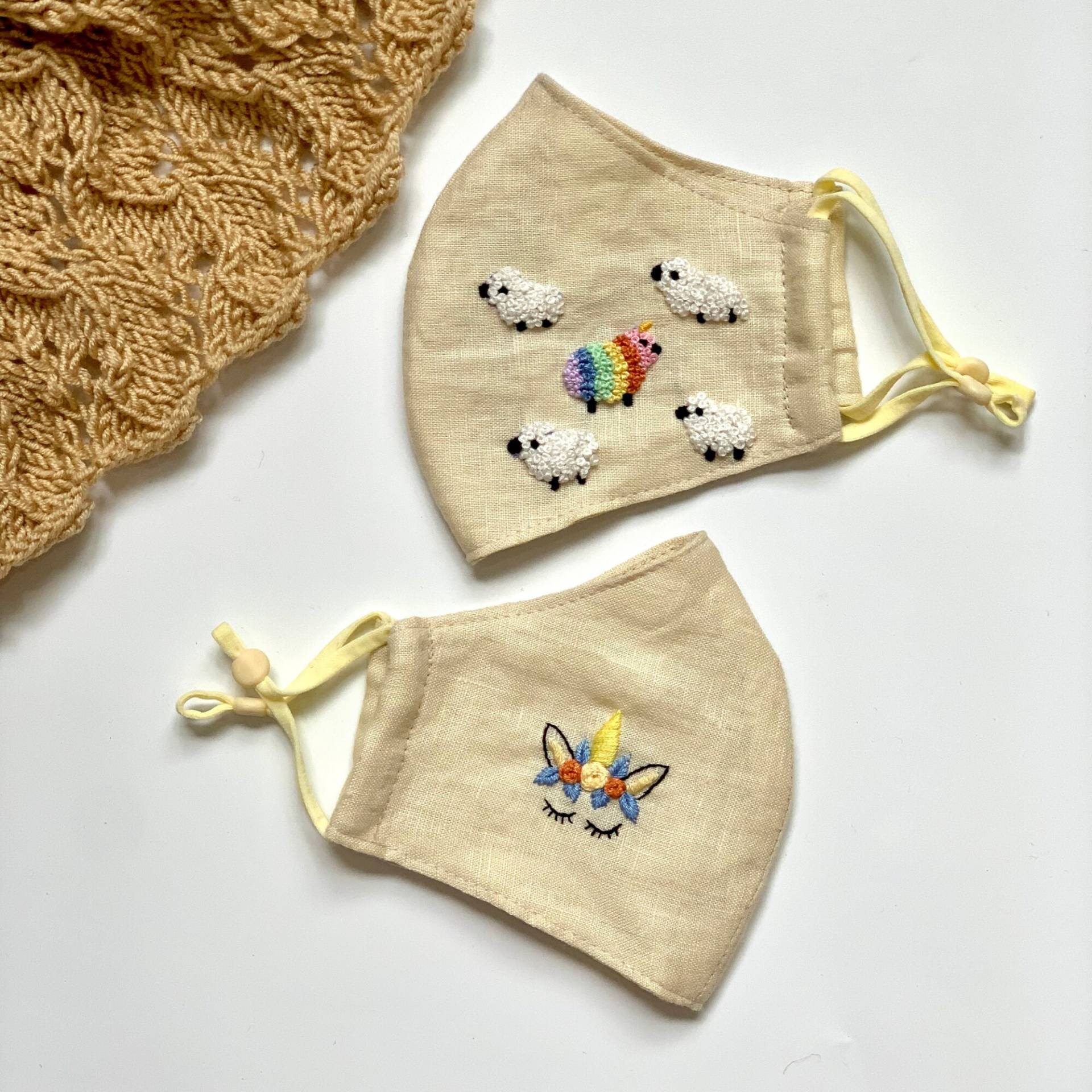 Set 2 Stk Süße Bestickte Leinen Gesichtsmaske Für Kinder, Sehr Weich Und Atmungsaktiv, Sonnenschein Ihr Baby Verhindern Set 2 Stk Süße Bestickte Leinen Gesichtsmaske Für Kinder, Sehr Weich Und Atmungsaktiv, Sonnenschein Ihr Baby Verhindern von Etsy - MadewithloveByCherry