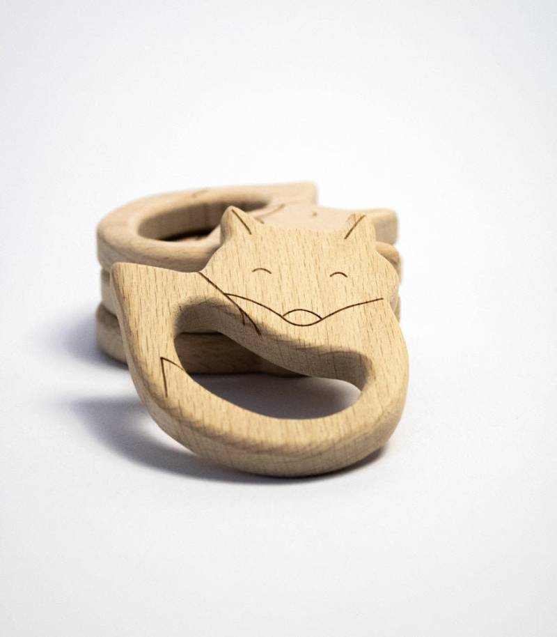 Beißring "Fuchs" Buchenholz von Etsy - MahinaMakramee