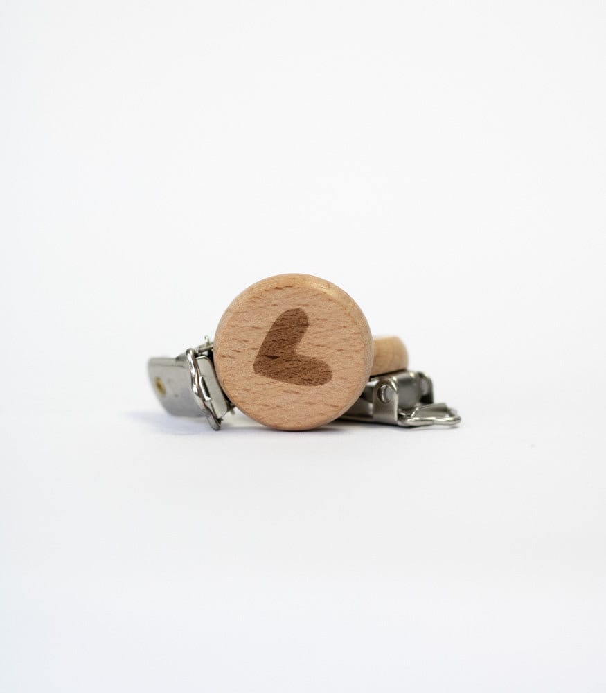 Schnullerclip "Herz Motiv" Aus Buchenholz Schnullerclip "Herz Motiv" Aus Buchenholz von Etsy - MahinaMakramee