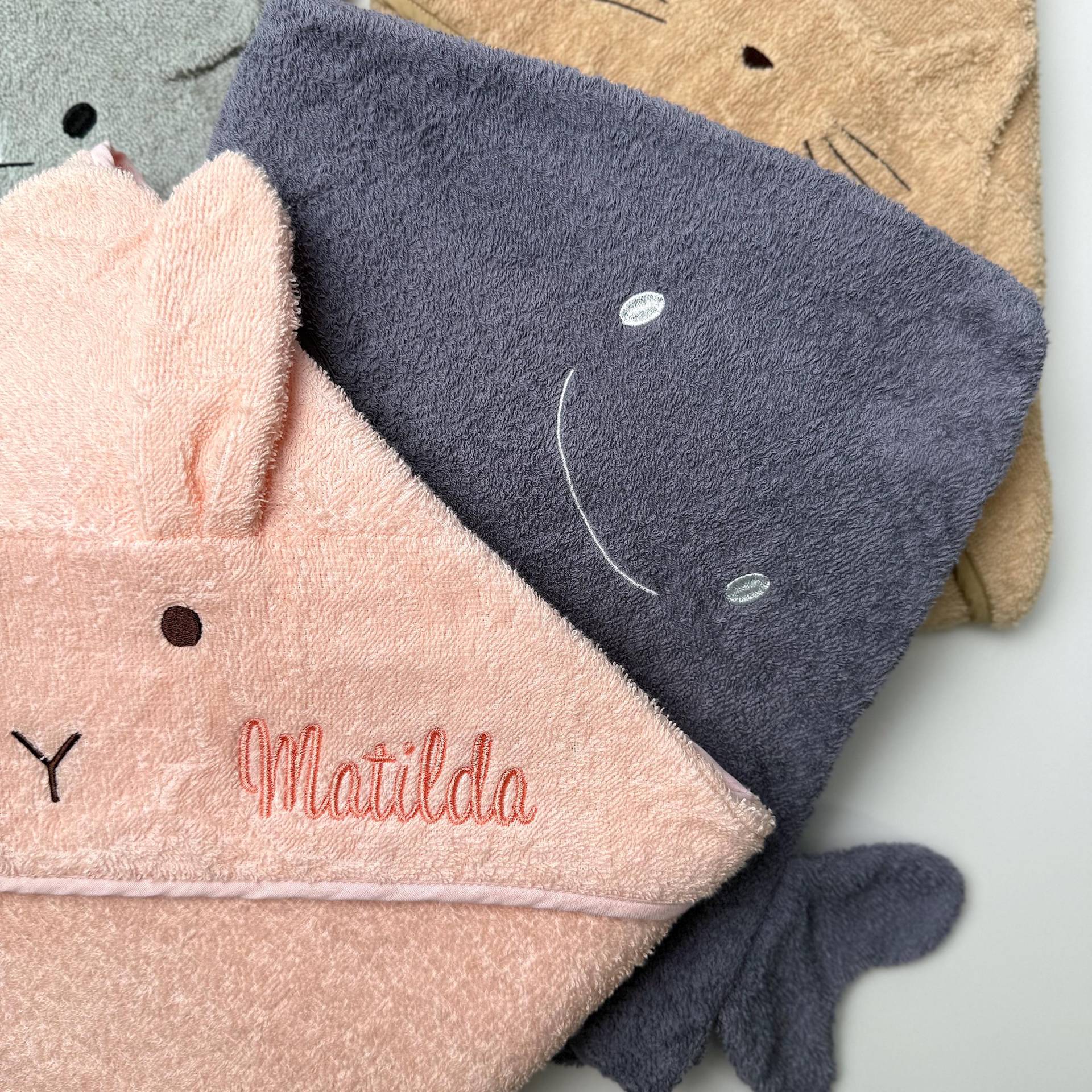 Personalisiertes Baby Kapuzenhandtuch, Handtuch Mit Namen, Kleinkind Badetuch, Individuelles Geschenk, Kapuzen Neugeborenen Geschenkidee von Etsy - MaiDemStudio
