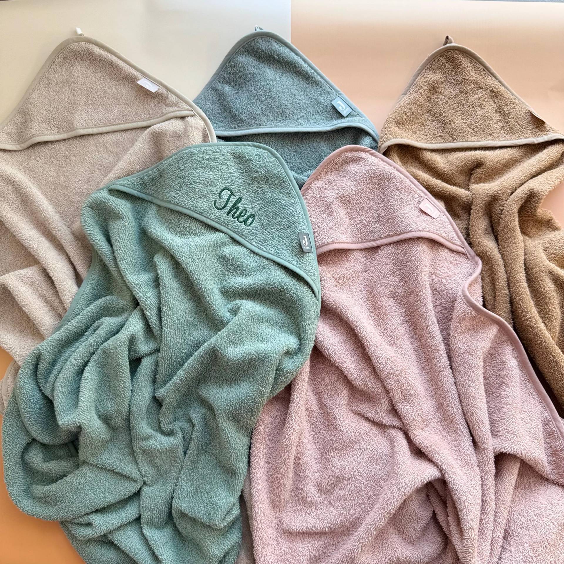 Personalisiertes Baby Kapuzenhandtuch Mit Name, Säugling Badetuch Eckhaube, Neugeborenen Geschenk, Weiche Baumwolle Shower Handtuch Personalisiertes Baby Kapuzenhandtuch Mit Name, Säugling Badetuch Eckhaube, Neugeborenen Geschenk, Weiche Baumwolle Shower Handtuch von Etsy - MaiDemStudio