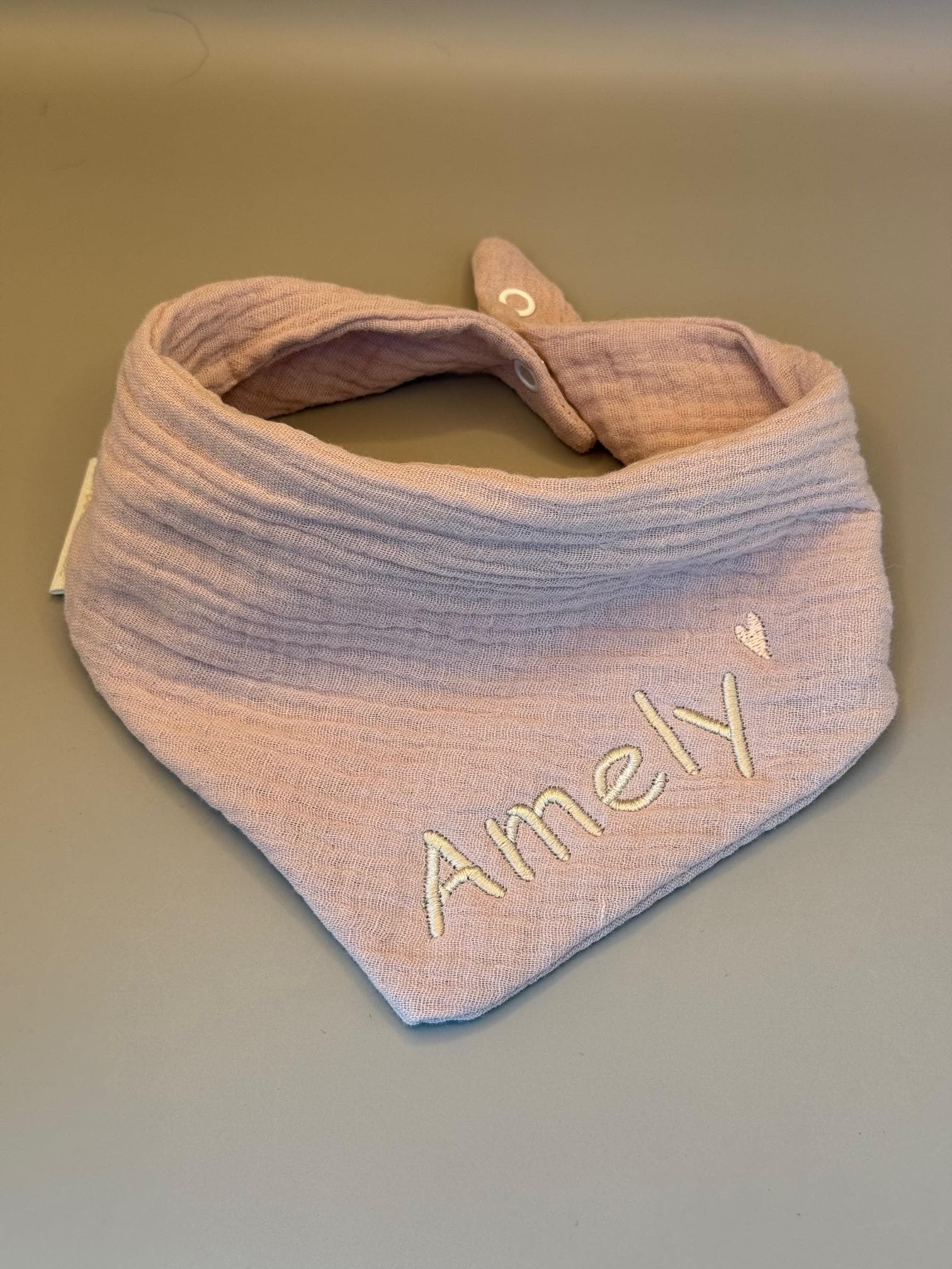 Musselin Babyhalstuch Amely 0-2 Jahre Mit Deinem Wunschnamen in Altrosé von Etsy - MaikeCreative
