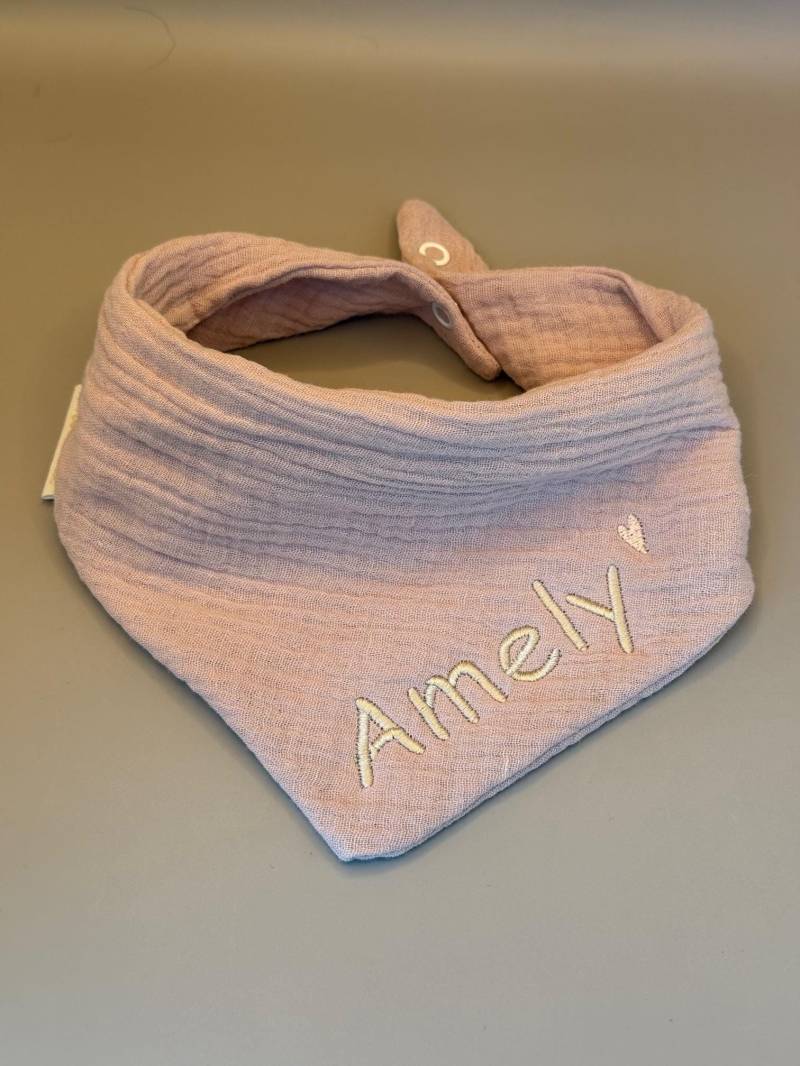 Musselin Babyhalstuch Amely 0-2 Jahre Mit Deinem Wunschnamen in Altrosé von Etsy - MaikeCreative