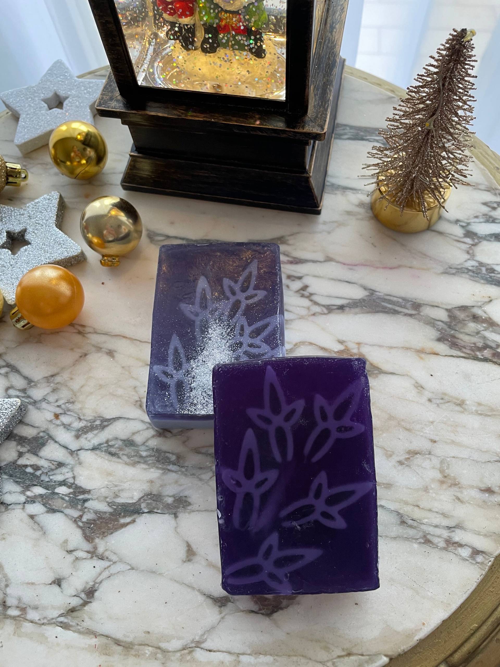 "Die Weihnachtliche Handgemachte Seife "Lila Ziegelstein", Weihnachtsgeschenk, Firmengeschenk, Dekoration, Urlaub, Winter, Geburtstagsgeschenk "Die Weihnachtliche Handgemachte Seife "Lila Ziegelstein", Weihnachtsgeschenk, Firmengeschenk, Dekoration, Urlaub, Winter, Geburtstagsgeschenk von Etsy - MaisondangeloStore