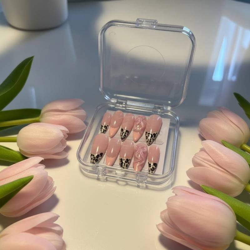 Handmade Press On Nails - Leo Rose Handmade Press On Nails - Leo Rose von Etsy - MajaBeauty