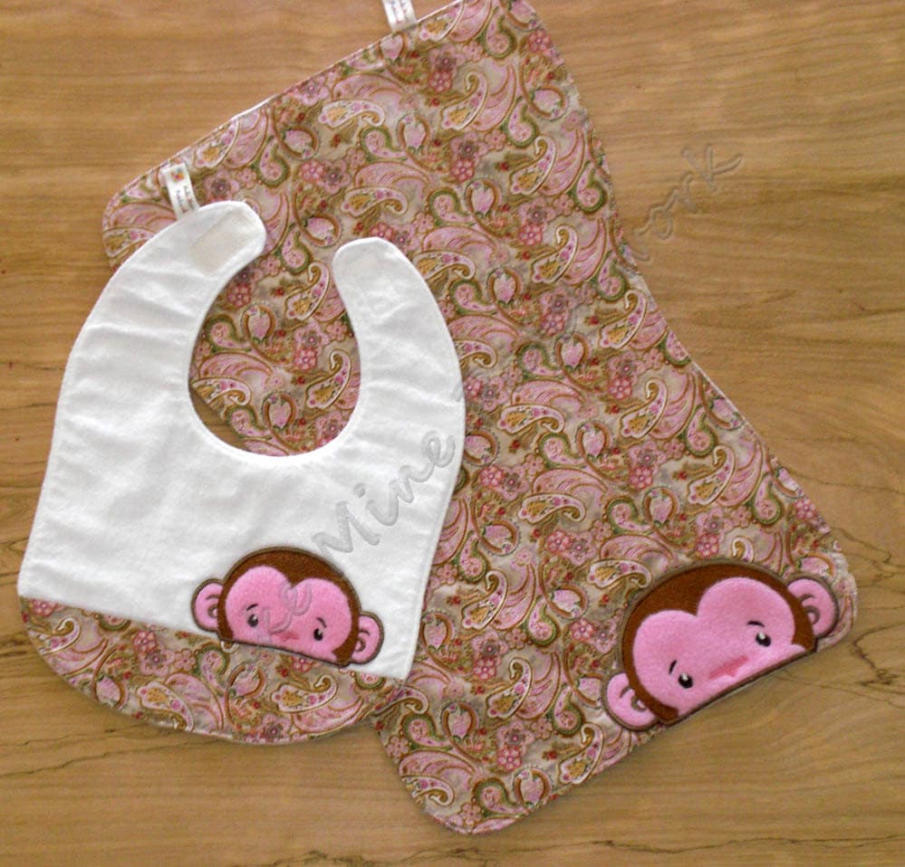 Affe Lätzchen Und Burpcloth Für Baby Mädchen, Baumwolle Mit Rosa Paisley Print, Fleece Applikation, Flanell Frotteeeinlagen, Geschenk Set Affe Lätzchen Und Burpcloth Für Baby Mädchen, Baumwolle Mit Rosa Paisley Print, Fleece Applikation, Flanell Frotteeeinlagen, Geschenk Set von Etsy - MakeMinePatchwork