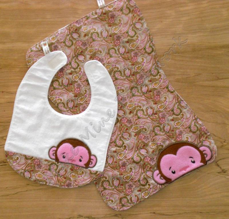Affe Lätzchen Und Burpcloth Für Baby Mädchen, Baumwolle Mit Rosa Paisley Print, Fleece Applikation, Flanell Frotteeeinlagen, Geschenk Set Affe Lätzchen Und Burpcloth Für Baby Mädchen, Baumwolle Mit Rosa Paisley Print, Fleece Applikation, Flanell Frotteeeinlagen, Geschenk Set von Etsy - MakeMinePatchwork