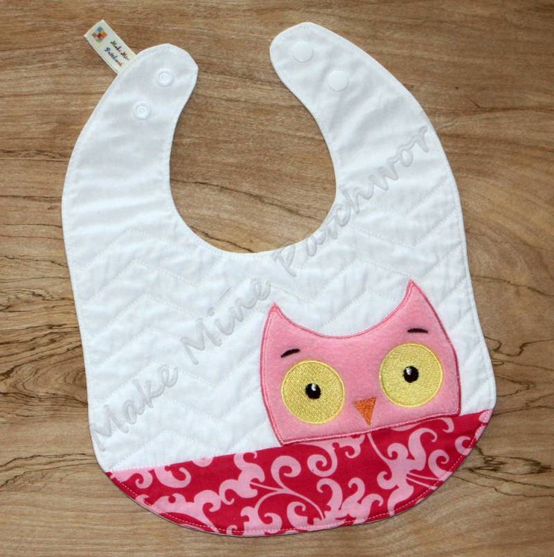 Rosa Weißer Latz Für Baby Mädchen, Gesteppte Baumwolle Mit Bestickter Fleece-Eule Applikation, Hot Pink Damast Und Verstellbarem Druckknopfverschluss Rosa Weißer Latz Für Baby Mädchen, Gesteppte Baumwolle Mit Bestickter Fleece-Eule Applikation, Hot Pink Damast Und Verstellbarem Druckknopfverschluss von Etsy - MakeMinePatchwork