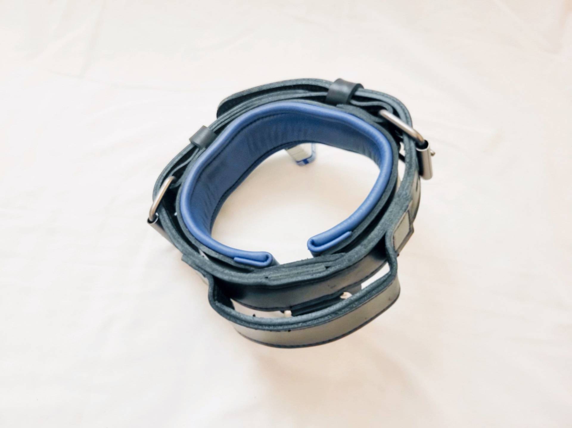 Schweres Agitationshalsband von Etsy - MakoAndTiger