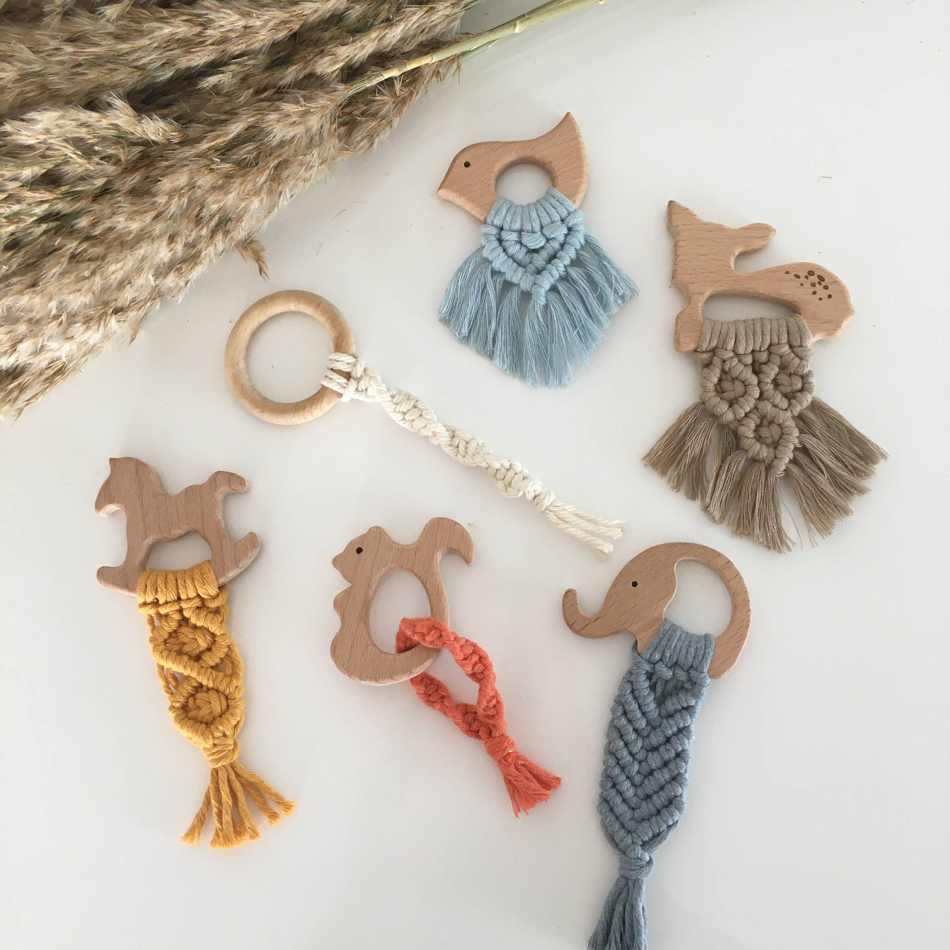 Makramee Beißring Schnullerkette Mix&match von Etsy - MakrameGeschenkeCo