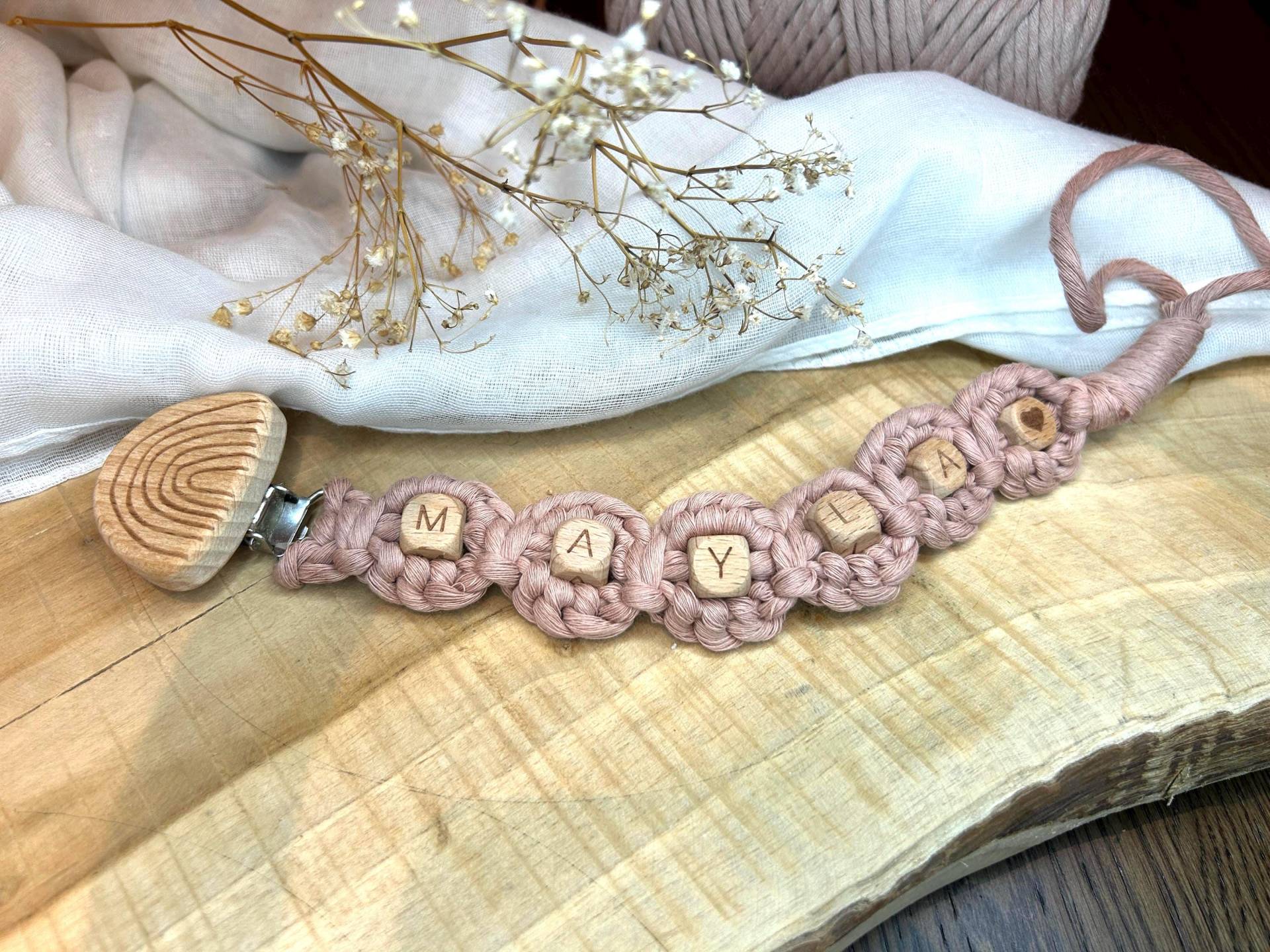 Schnullerkette Personalisiert Aus Makramee Schnullerkette Personalisiert Aus Makramee von Etsy - MakrameeAtelierDZ