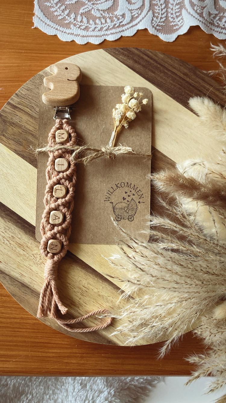 Schnullerkette Makramee Personalisiert/ Geschenkidee/ Mit Namen von Etsy - MakrameeLiebeDesigns