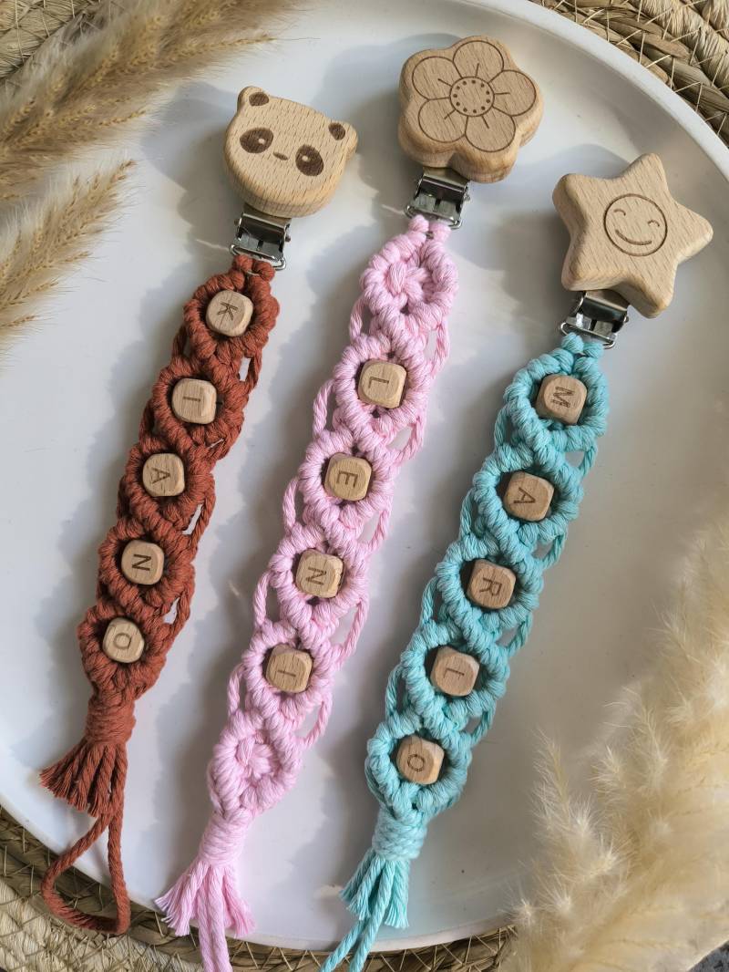 Makramee Schnullerkette Mit Namen - Personalisiert Baby Geschenk Boho Schnullerband Geburt Taufe Handmade Handgemacht von Etsy - MakraminaShop