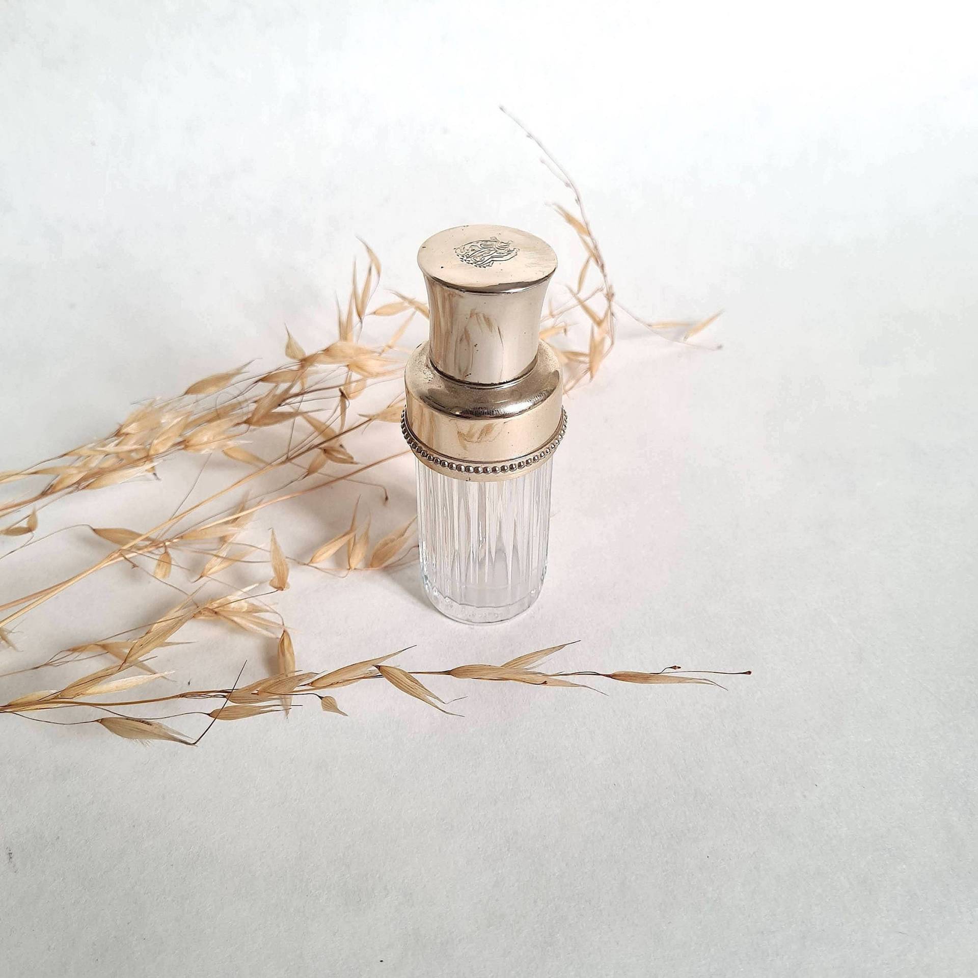 Vintage Nina Ricci Parfümflasche/Zerstäuberspray/Bigarade Eau De Toilette/Leere Flasche/Made in France/Luxus Damenparfümerie Vintage Nina Ricci Parfümflasche/Zerstäuberspray/Bigarade Eau De Toilette/Leere Flasche/Made in France/Luxus Damenparfümerie von Etsy - MamieBrocante