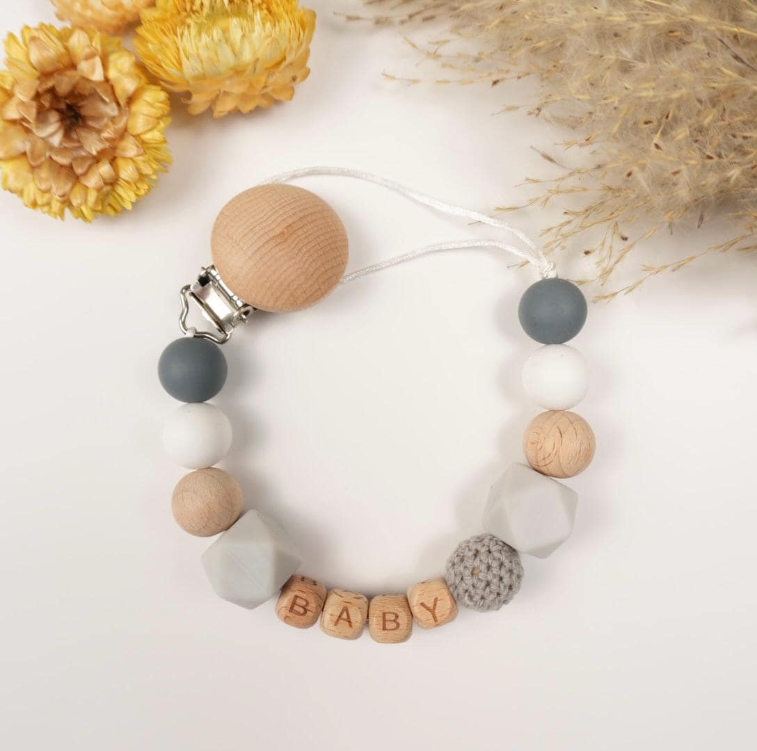 Personalisierte Schnullerkette Mit Namen, Babygeschenk, Nuckelkette, Geburt, Geschenk, Schnullerclip Personalisierte Schnullerkette Mit Namen, Babygeschenk, Nuckelkette, Geburt, Geschenk, Schnullerclip von Etsy - MamisharkDesigns