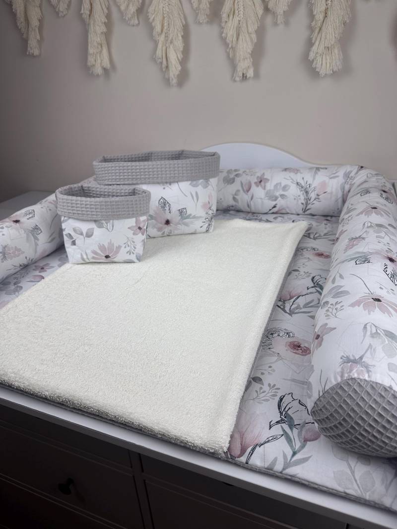 Set M Wickeltischauflage, Wickeltischumrandung in Verschiedenen Größen Und 2 Utensilo | Design - Waffelpiquestoff Babyzimmer von Etsy - Manokhandmade