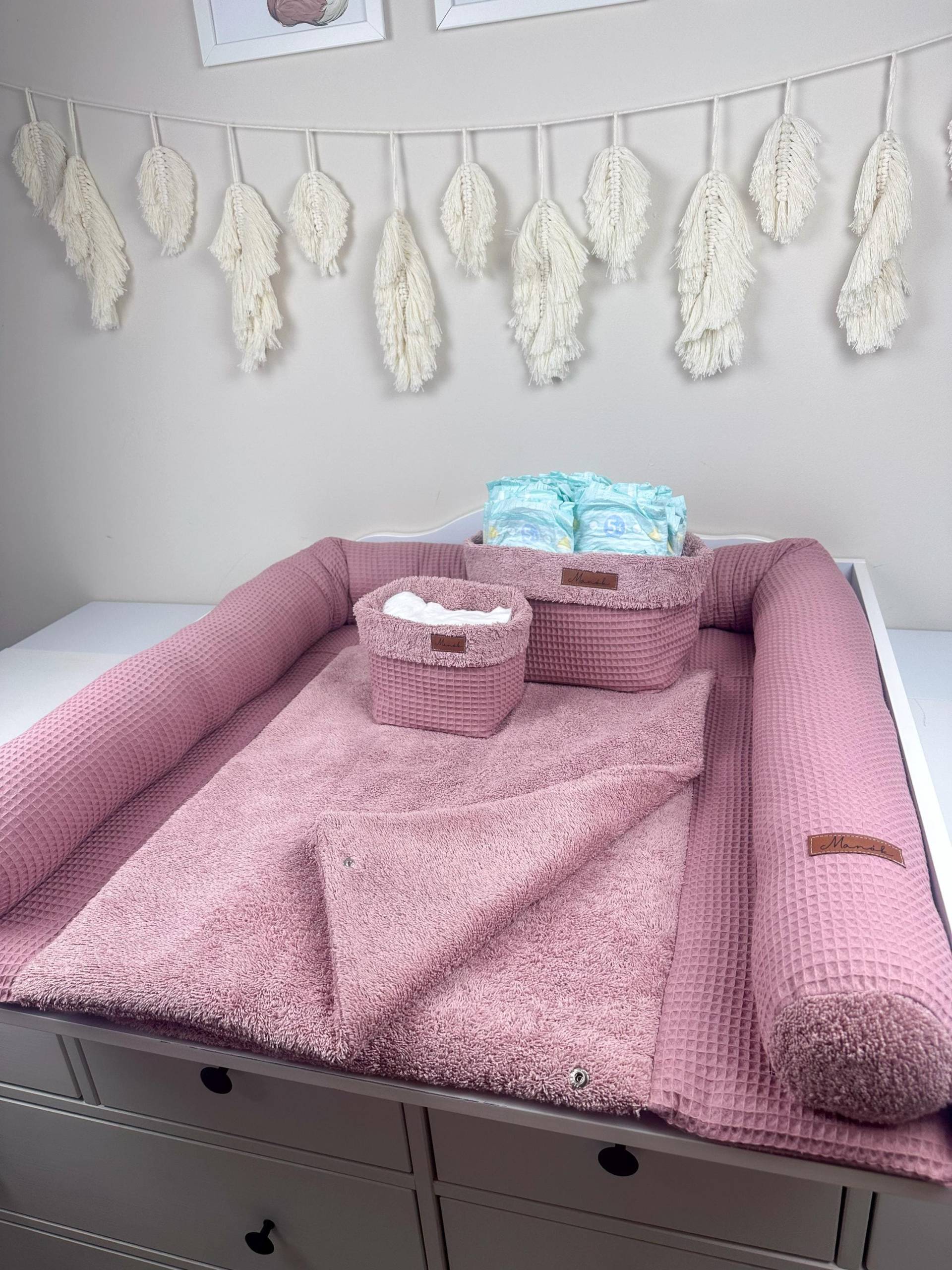 Set M Wickeltischauflage, Wickeltischumrandung in Verschiedenen Größen Und 2 Utensilo | Waffelpique - Frotteestoff Babyzimmer von Etsy - Manokhandmade