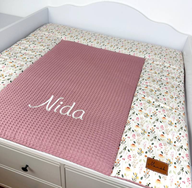 Wickeltischauflage 80x75 cm | Design - & Waffelpique Personalisierbar Wickelunterlage Wickeltisch Babygeschenk Geburt Babyzimmer von Etsy - Manokhandmade