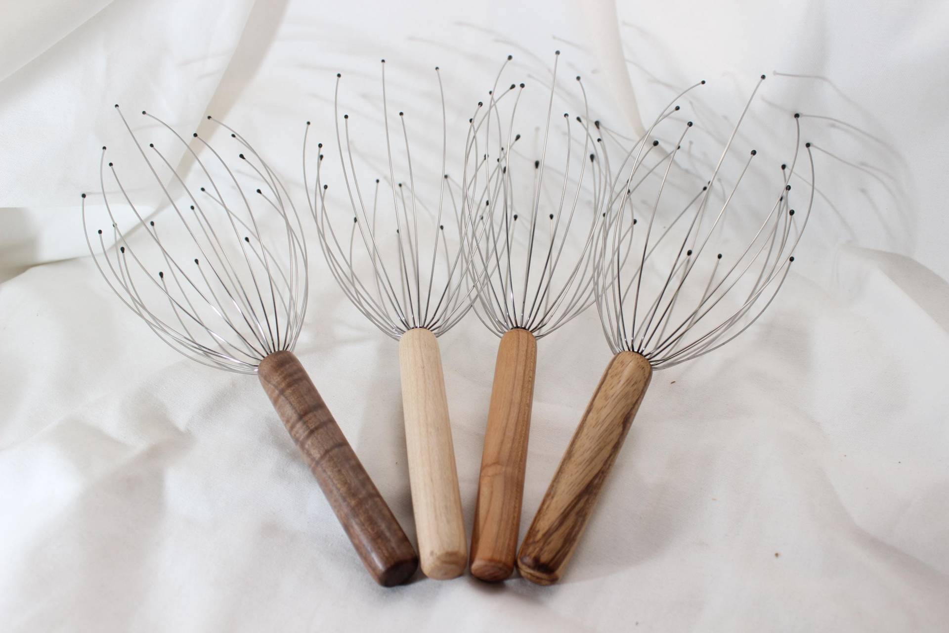 Kopfmassage Spinne Mit Handgedrechseltem Griff Aus Edelholz, Massagegerät Für Den Kopf Edelholz von Etsy - ManufaktMoldenhauer