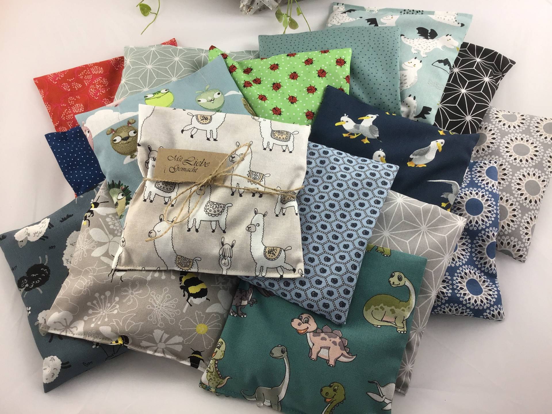 15x15cm, Kleine Körnerkissen, Kinder-Körnerkissen, Wärmekissen, Kühlkissen, Verschiedene Stoffmuster 15x15cm, Kleine Körnerkissen, Kinder-Körnerkissen, Wärmekissen, Kühlkissen, Verschiedene Stoffmuster von Etsy - ManufakturSteinhoff
