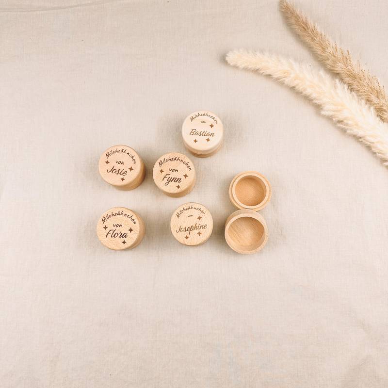 Personalisiertes Holzdöschen Für Milchzähne - Zahnbox Aus Buchenholz Mit Namen Geschenk Zur Geburt, Taufe Oder Einschulung Personalisiertes Holzdöschen Für Milchzähne - Zahnbox Aus Buchenholz Mit Namen Geschenk Zur Geburt, Taufe Oder Einschulung von Etsy - MarBeKreativ