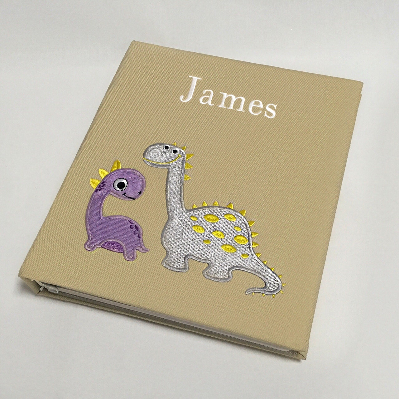 Personalisiertes Baby Erinnerungsbuch Gestickte Dinosaurier, Pima Baumwolle Personalisiertes Baby Erinnerungsbuch Gestickte Dinosaurier, Pima Baumwolle von Etsy - MarcelaGifts