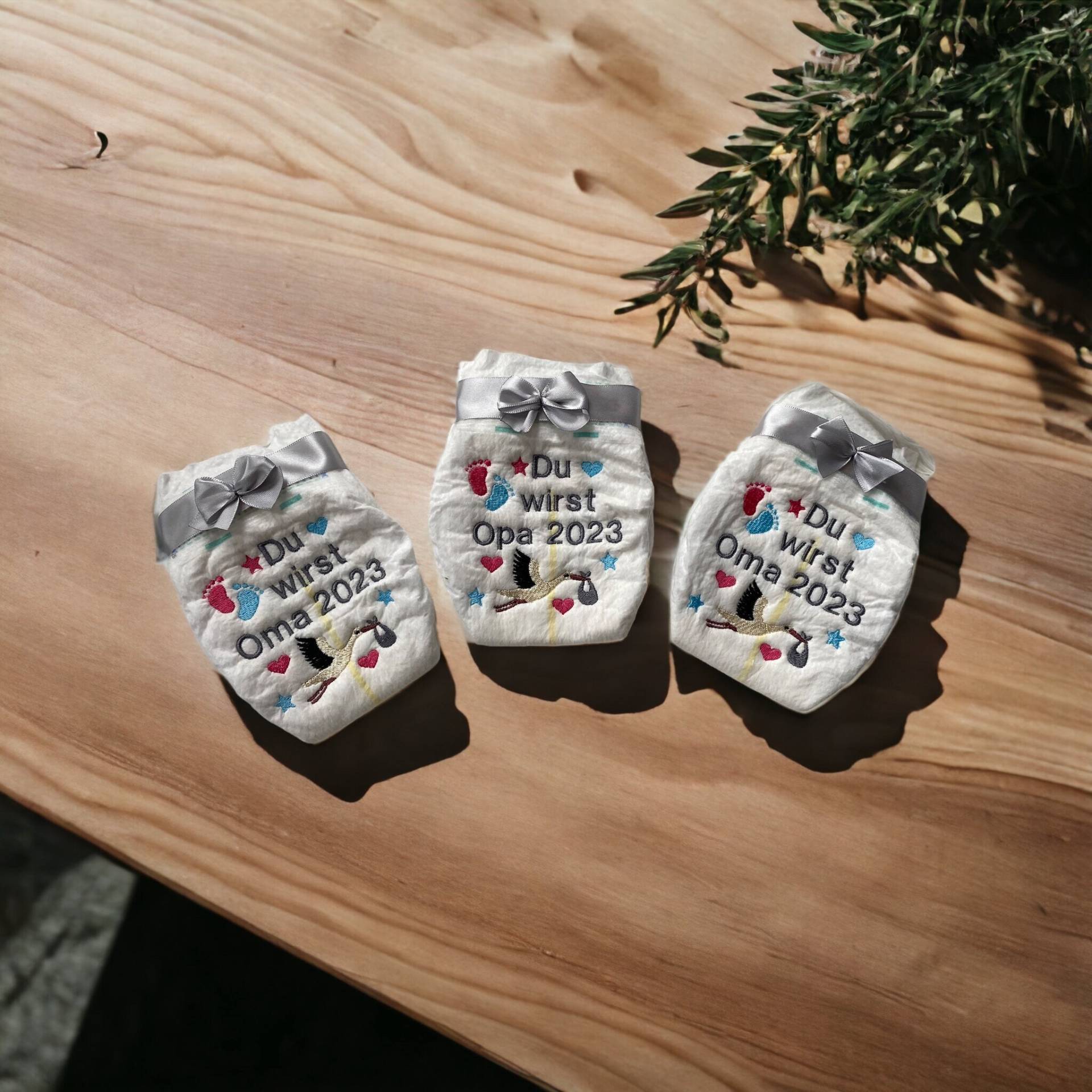 Unisex Bestickte Windel „Du Wirst Opa Oma Onkel Tante Etc." Besonderer Anlass Geburt Baby Geschenk Individuell Mädchen Junge Personalisiert Unisex Bestickte Windel „Du Wirst Opa Oma Onkel Tante Etc." Besonderer Anlass Geburt Baby Geschenk Individuell Mädchen Junge Personalisiert von Etsy - MariasStickNaehwelt