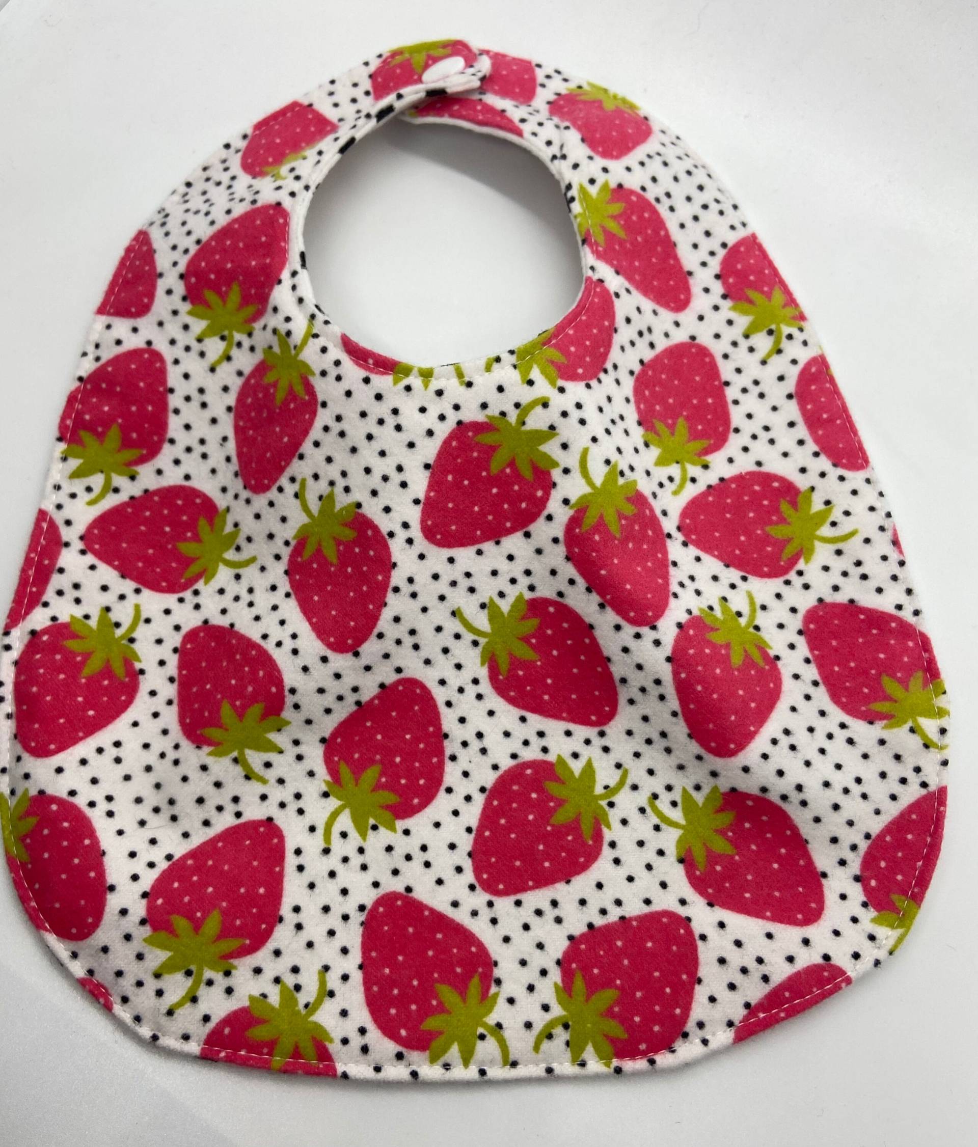 strawberry Flanell Baby Lätzchen strawberry Flanell Baby Lätzchen von Etsy - MariposaSewShop