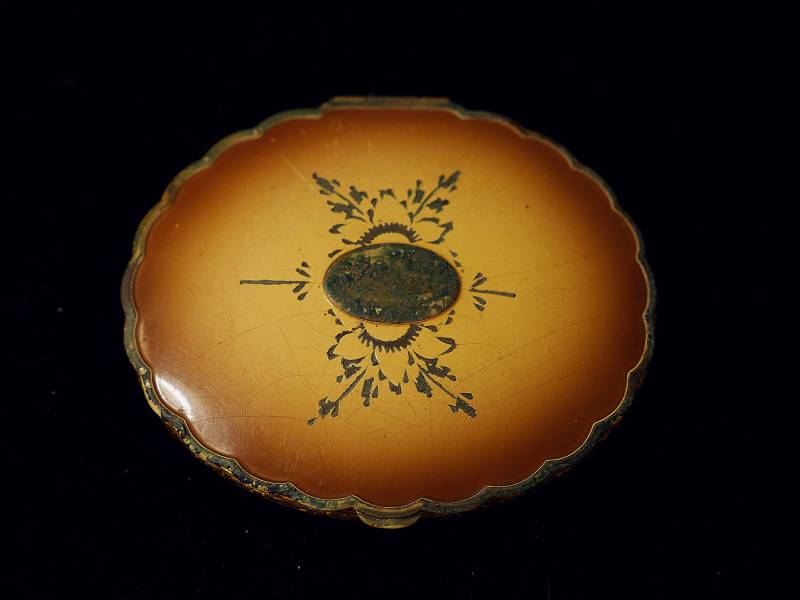 Schöne Vintage Compact Mit Spiegel Emaille von Etsy - MarlaStore