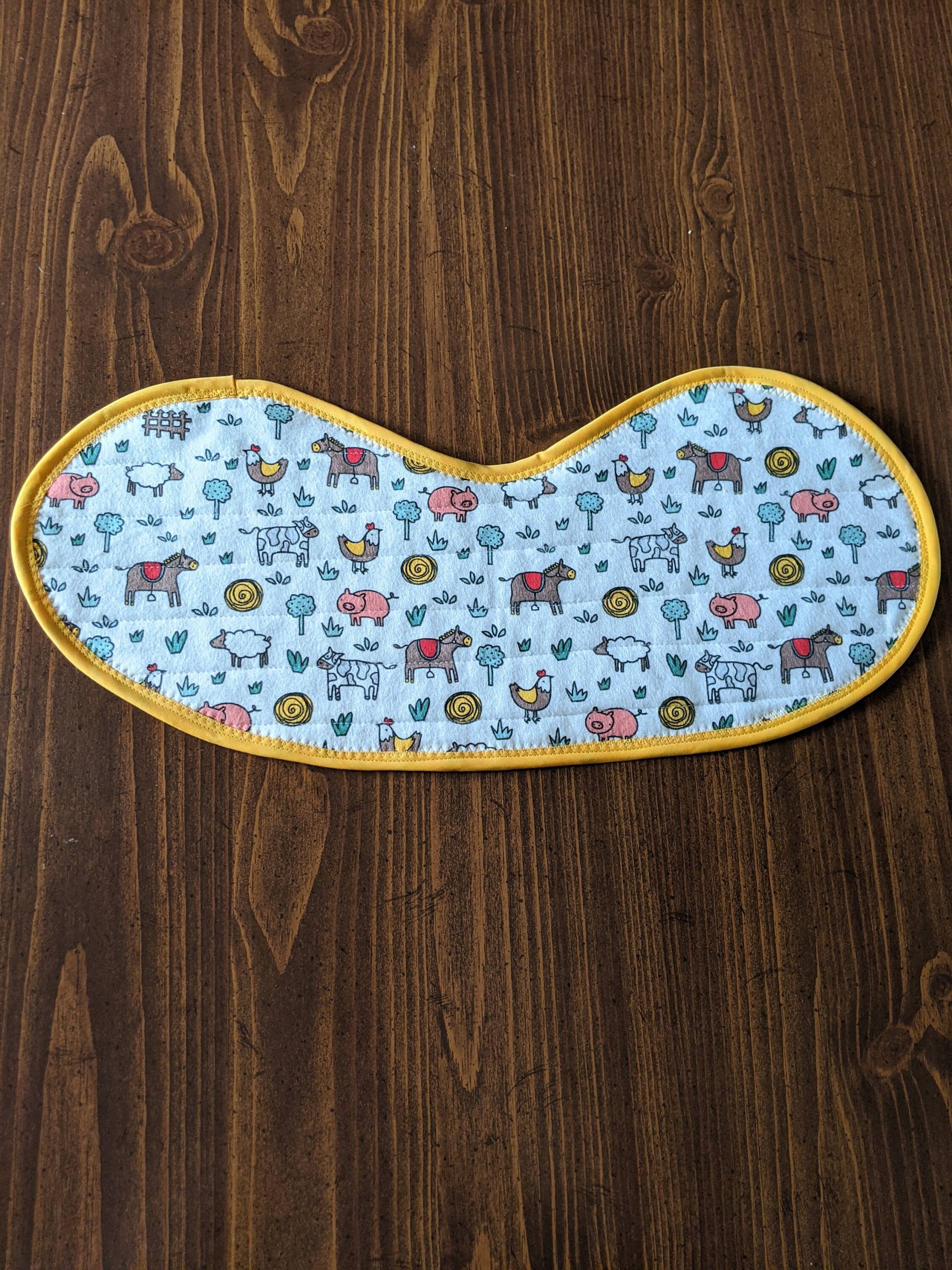 Gestepptes Babylätzchen Zum Wickeln Und Spucktuch Bei Einem Bauernhoftiere Auf Der Weide Gestepptes Babylätzchen Zum Wickeln Und Spucktuch Bei Einem Bauernhoftiere Auf Der Weide von Etsy - MaryMickStitchin
